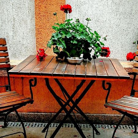 Bucur 9 Hotel Boekarest Buitenkant foto