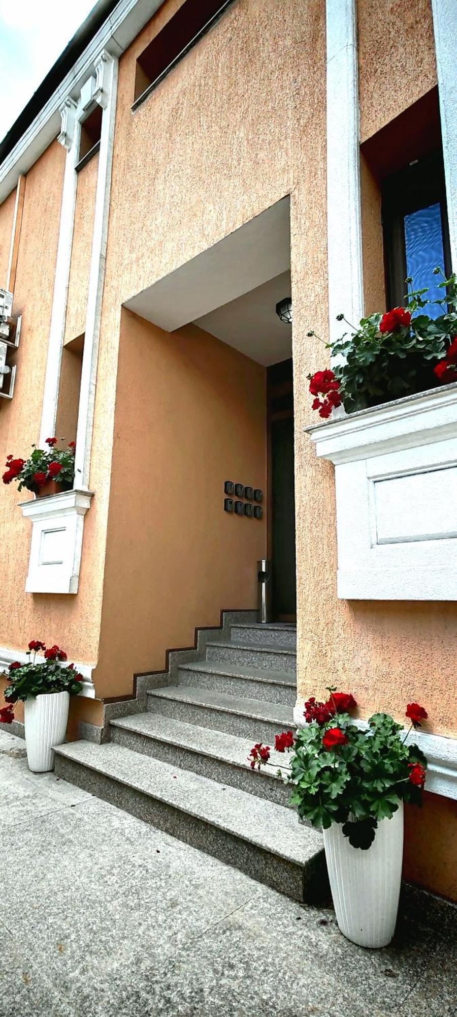 Bucur 9 Hotel Boekarest Buitenkant foto