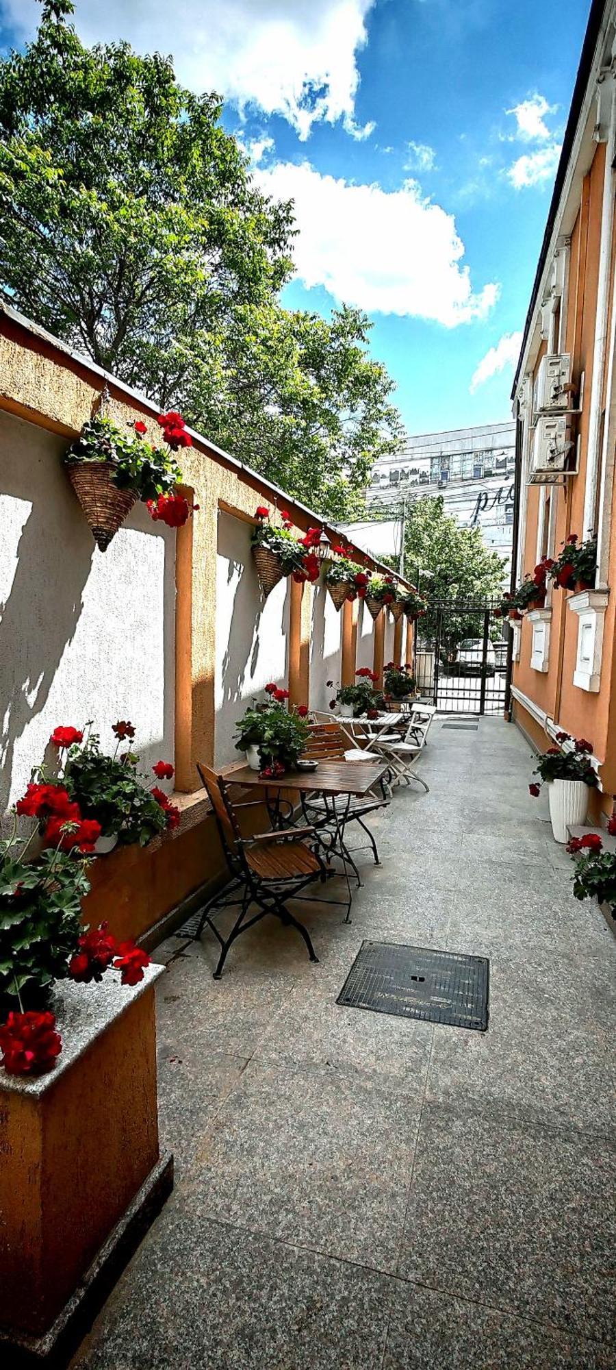Bucur 9 Hotel Boekarest Buitenkant foto