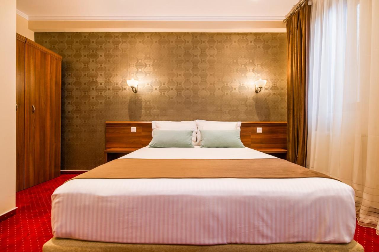 Bucur 9 Hotel Boekarest Buitenkant foto
