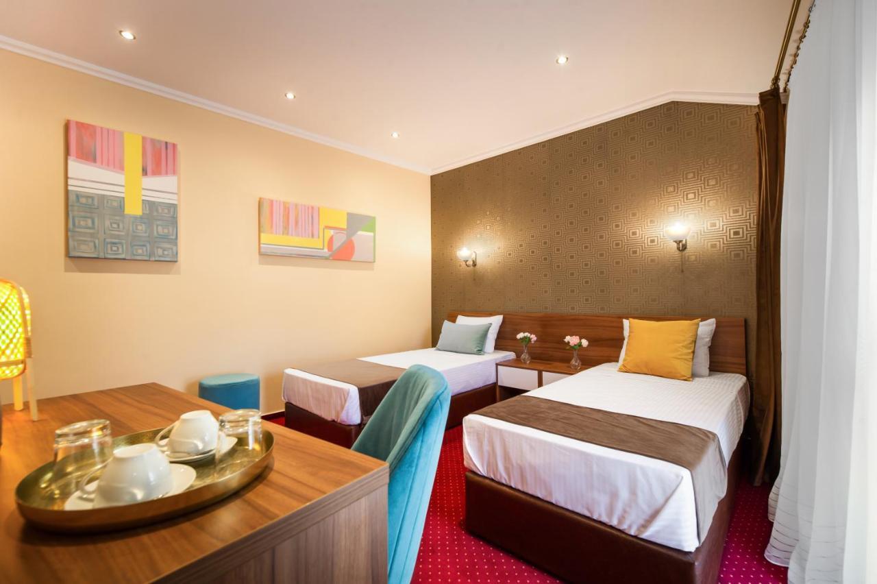 Bucur 9 Hotel Boekarest Buitenkant foto