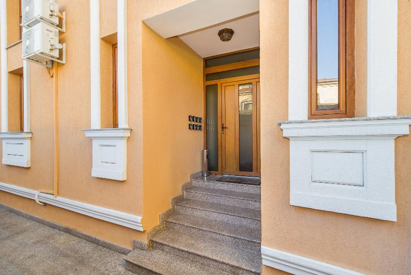 Bucur 9 Hotel Boekarest Buitenkant foto